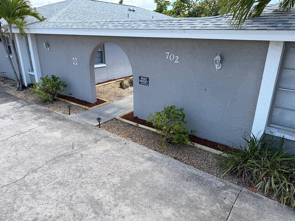 1st image of 702 SE 47th St #5