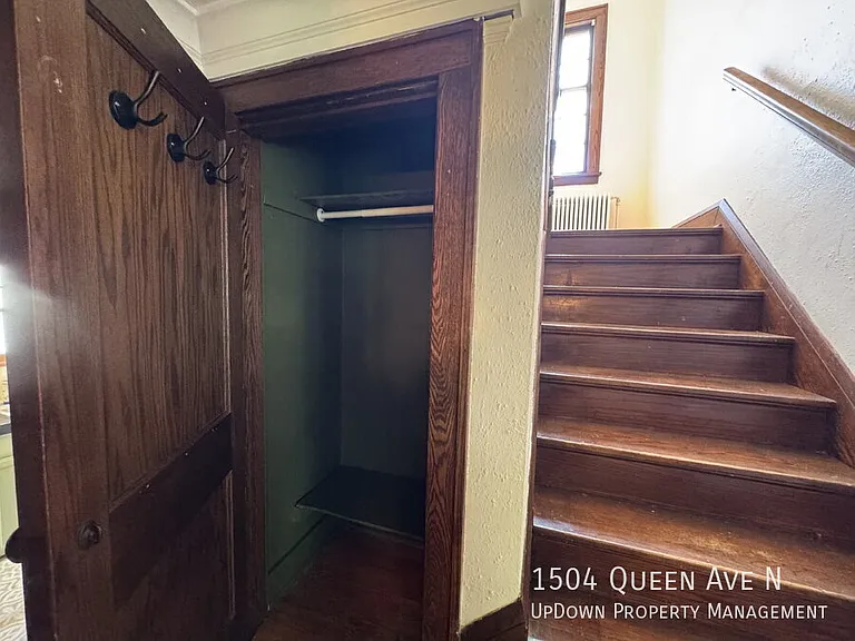 1504 Queen Ave N — Photo 14
