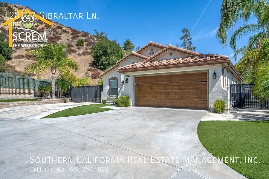 Single Story Three Bedroom Home in Castaic — Photo 1