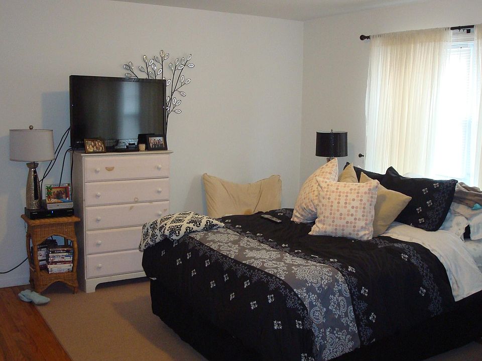 1st image of 43 Hoyt St #By0wfj4tp