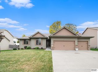 17213 Emiline St, Omaha, NE 68136