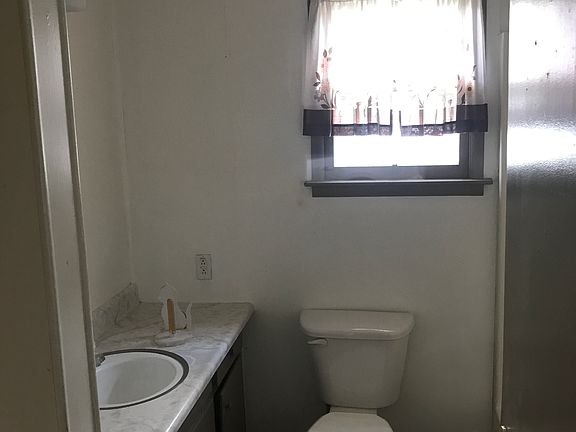 4th image of 190 12th St NE