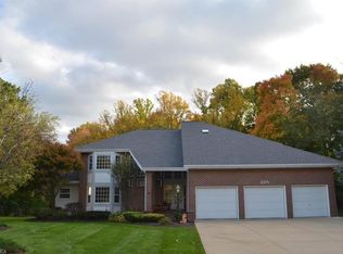 225 Cheltenham Ln, Munroe Falls, OH 44262