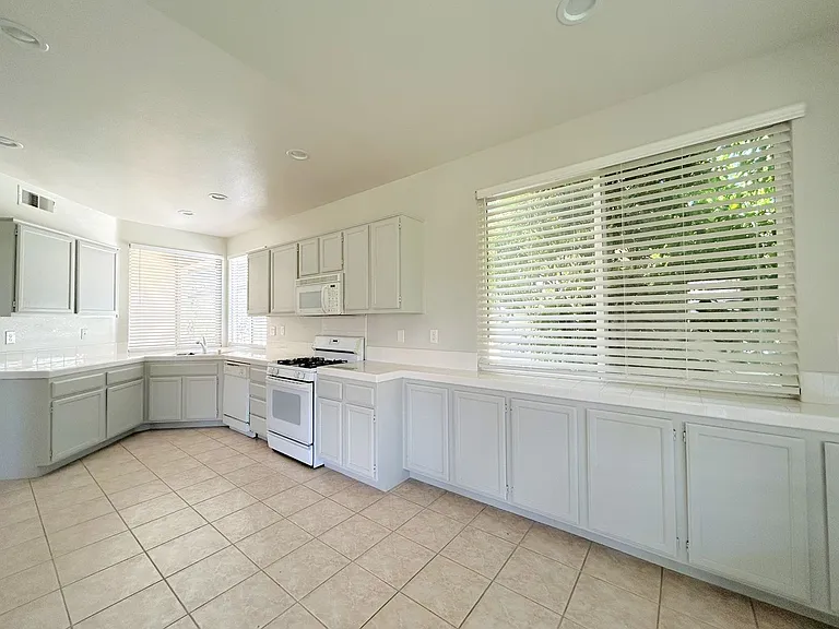 5793 Orange Tree Ave — Photo 10