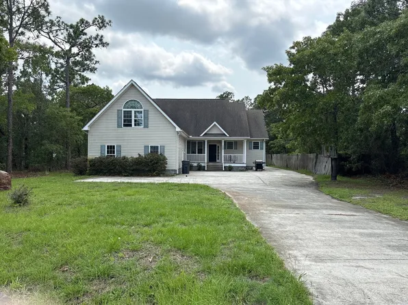 1130 President Dr, Southport, NC 28461