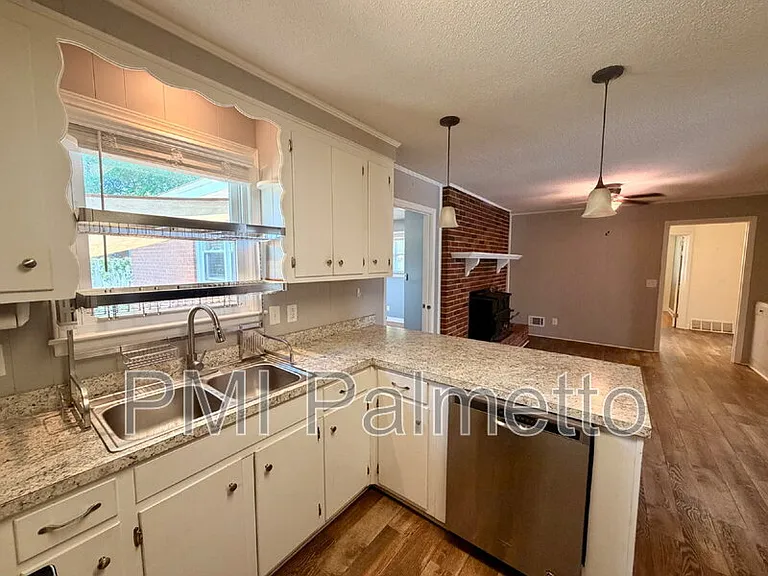 1727 Sandra Dr — Photo 9