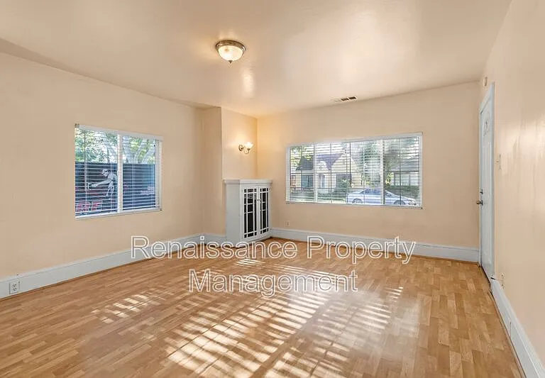 1026 N Windeler Ave #A — Photo 4