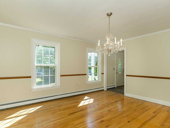5th image of 39 Thornhill Dr