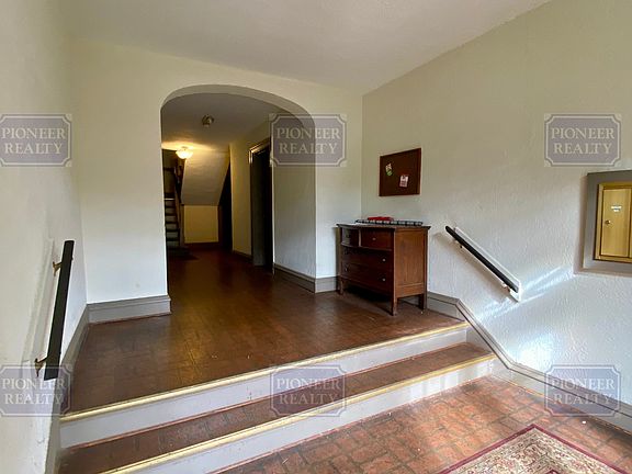5th image of 3116 Stuart Ave
