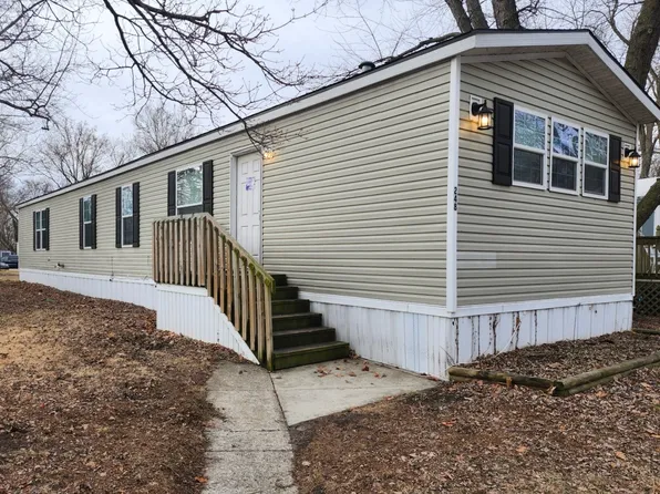 248 Williamson St #C-04, Edwardsville, KS 66113