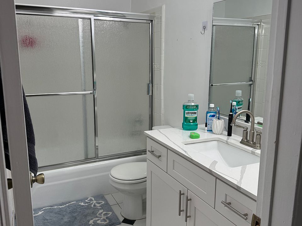 1st image of 1427 N Poinsettia Pl APT 104