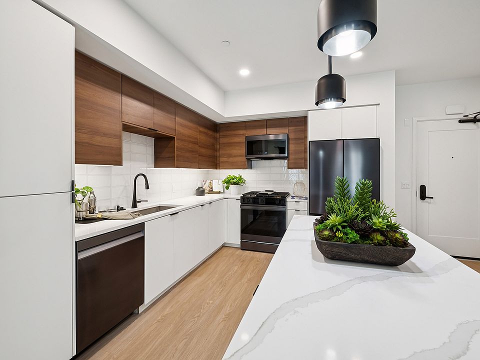 Modern kitchen with two-tone cabinets