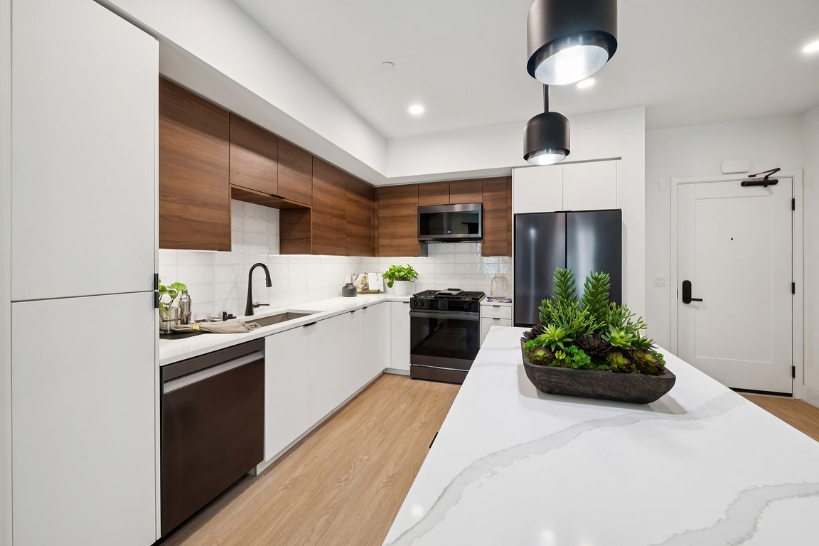 Modern kitchen with two-tone cabinets