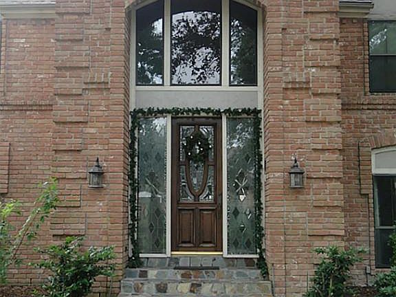 Two story entry into the home