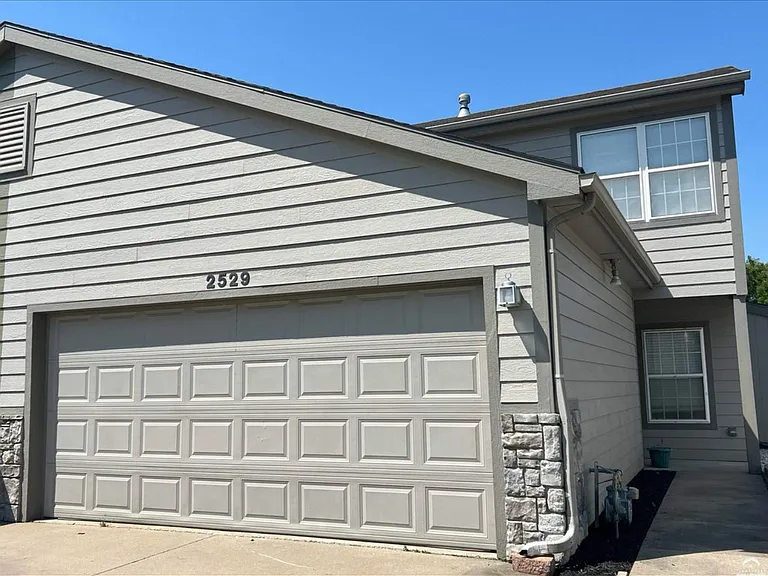 2529 Morningside Dr — Photo 1
