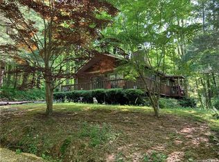 113 Quail Hollow Rd, Hendersonville, NC 28739