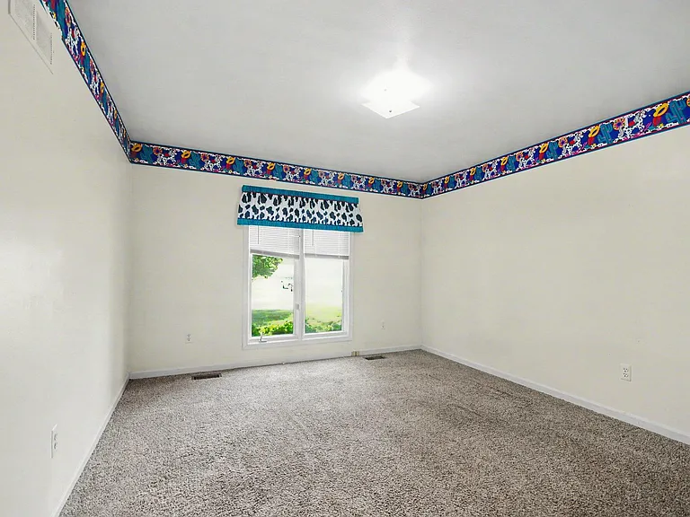 456 Essex Dr — Photo 20