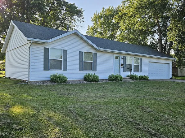 8353 N 300th St, Altamont, IL 62411