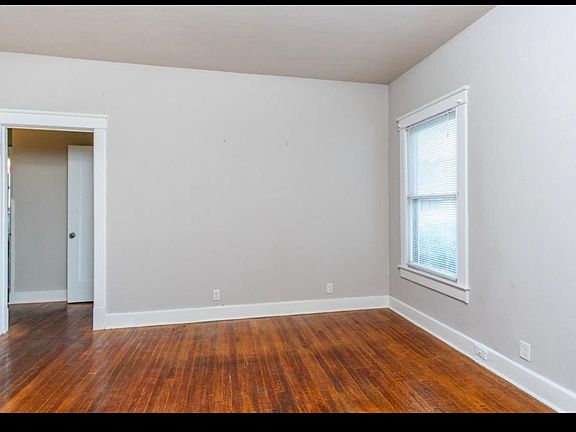 2nd image of 1646 W Summit Ave APT 4
