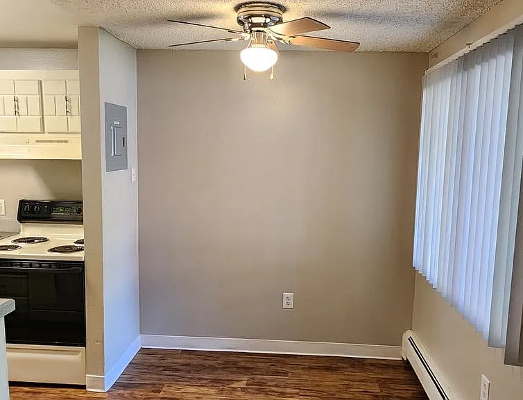 Crestview Apartments — Photo 13