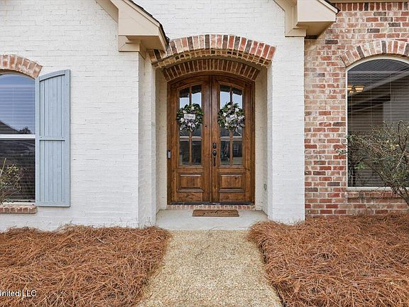 3rd image of 508 Springhill Xing