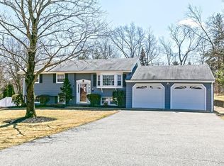 1 Kensington Dr, Billerica, MA 01821