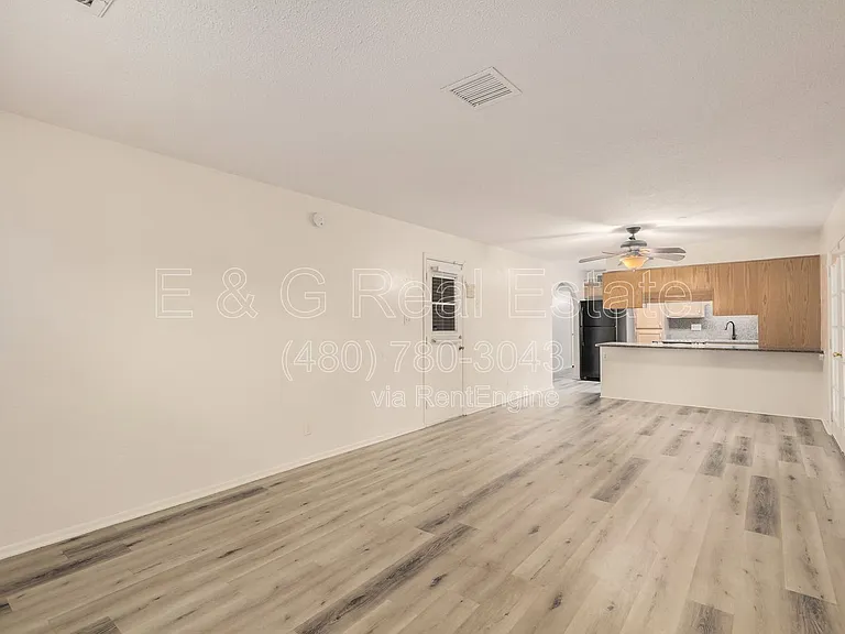 1136 W 12th St — Photo 10