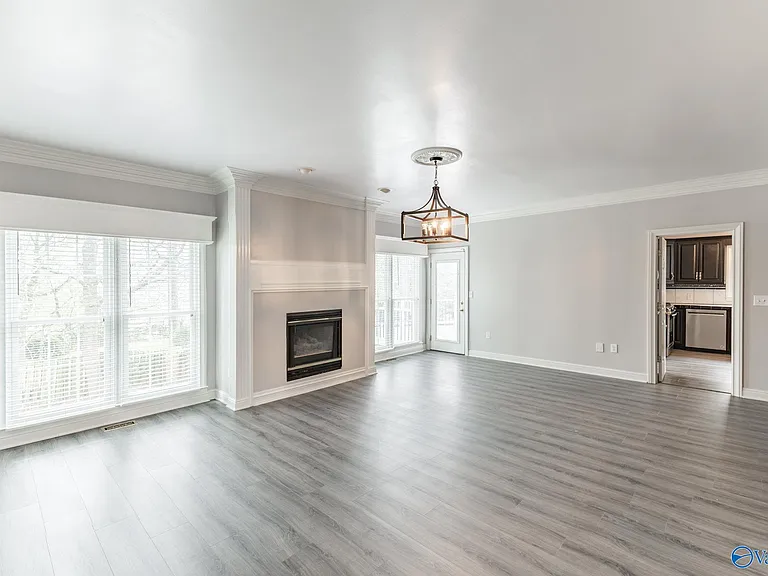 481 Brenda Dr — Photo 5