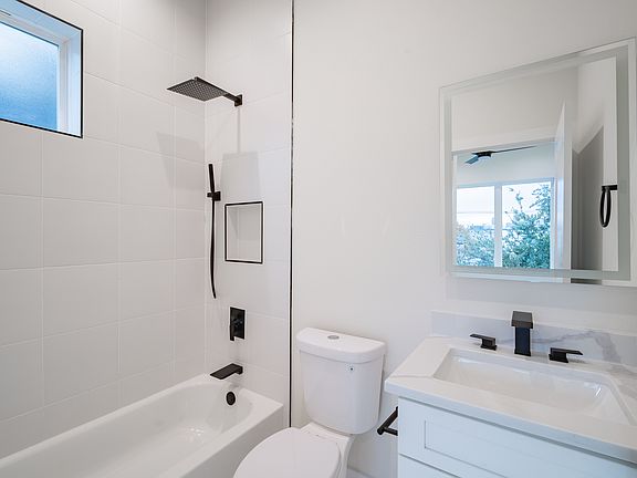 5th image of 1610 N Fitzhugh Ave #102