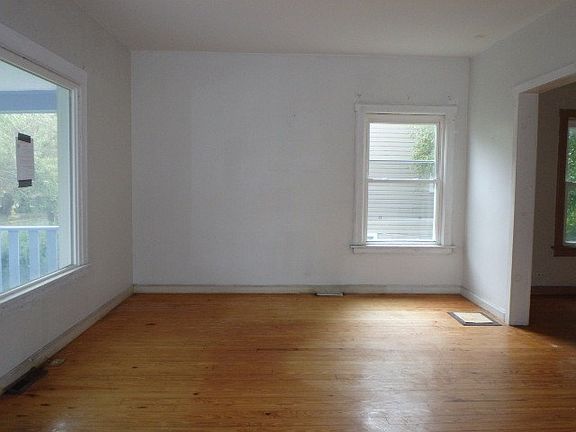2nd image of 410 S 15th Ave