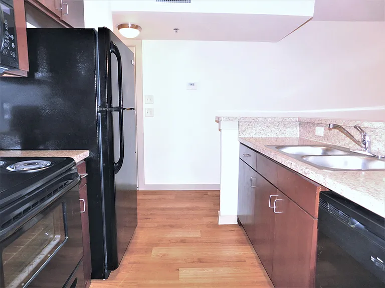 1512 N Elm St #302 — Photo 9