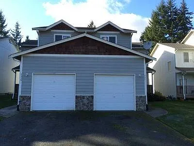935 College Ln NE Photo 1
