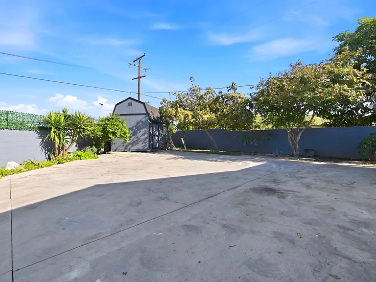 405 S Clara St — Photo 16
