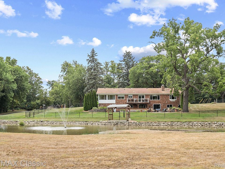41700 W Eleven Mile Rd, photo 25