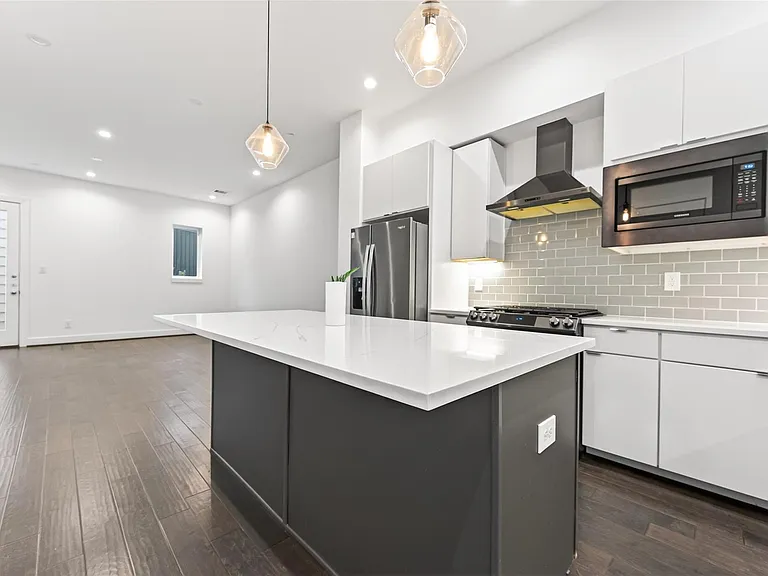 5841 Dolores St — Photo 5