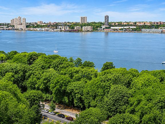 3rd image of 290 Riverside Dr APT 13B