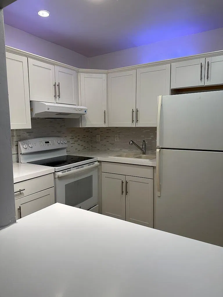 1 bed, 1.0 bath, 702 sqft, $1,400 — Photo 1