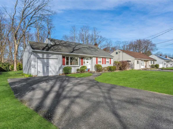 20 9th Avenue, Kings Park, NY 11754