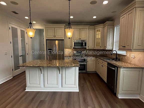 3rd image of 8998 Fullerwood Ave