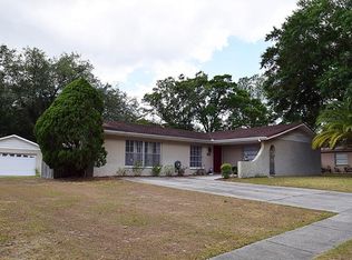 621 Red Robin Rd, Seffner, FL 33584