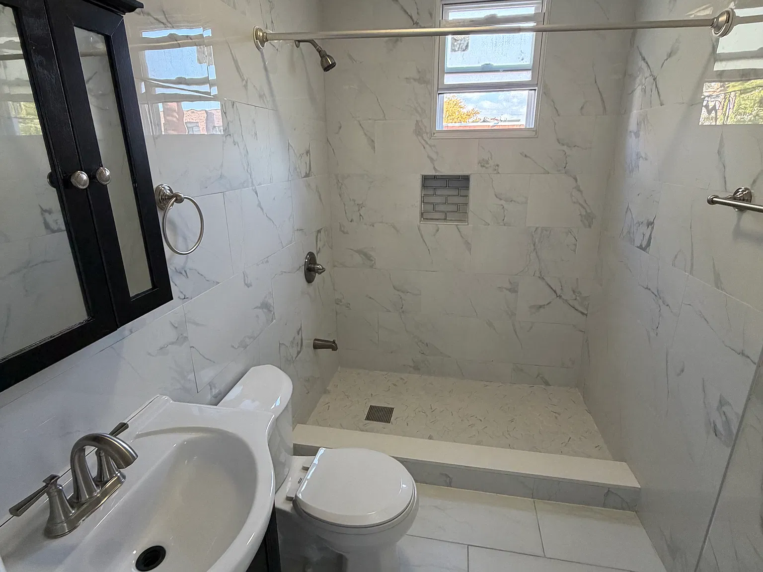 3 bed, $2,350 — Photo 2
