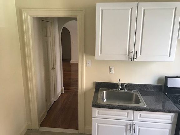 3rd image of 4536 39th Pl APT 3B