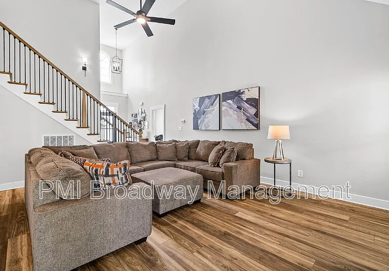181 Sherlock Dr — Photo 32