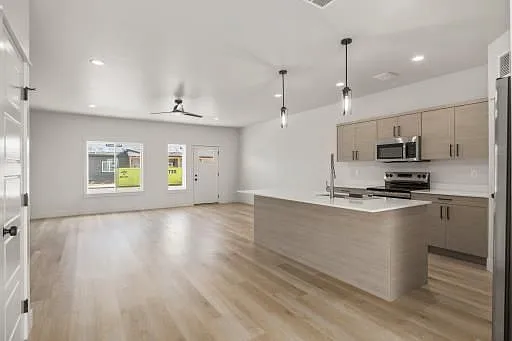 3 bed, 2.5 bath, $2,250 — Photo 2