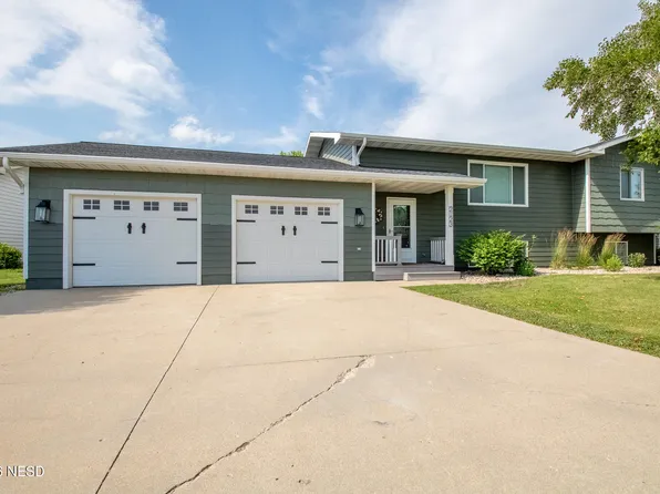 2123 Birch Ave NE, Watertown, SD 57201