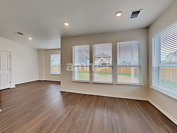 5th image of 2710 Meadowood Hts