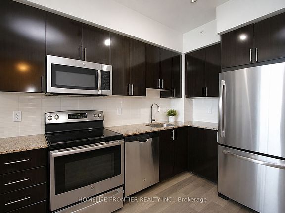 3rd image of 7165 Yonge St #1810