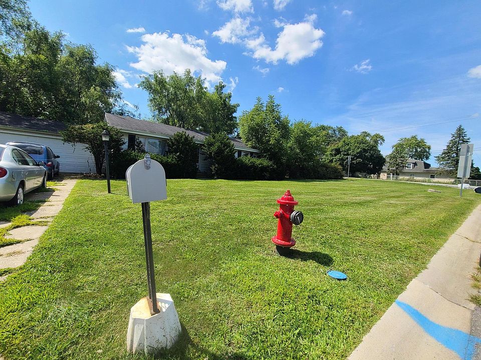 2nd image of 7929 Whitcomb St