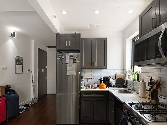 5th image of 315 Franklin Ave APT 2R