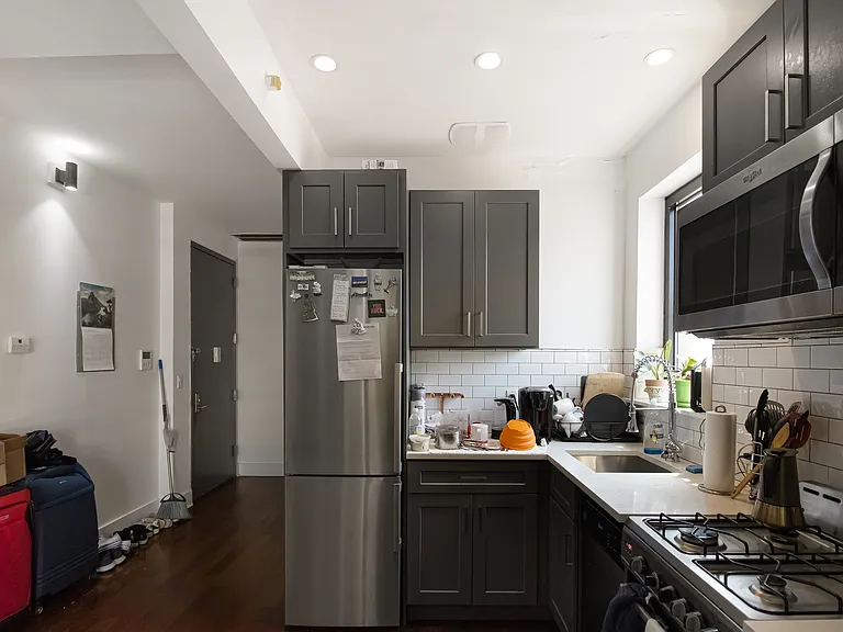315 Franklin Ave #2R — Photo 5